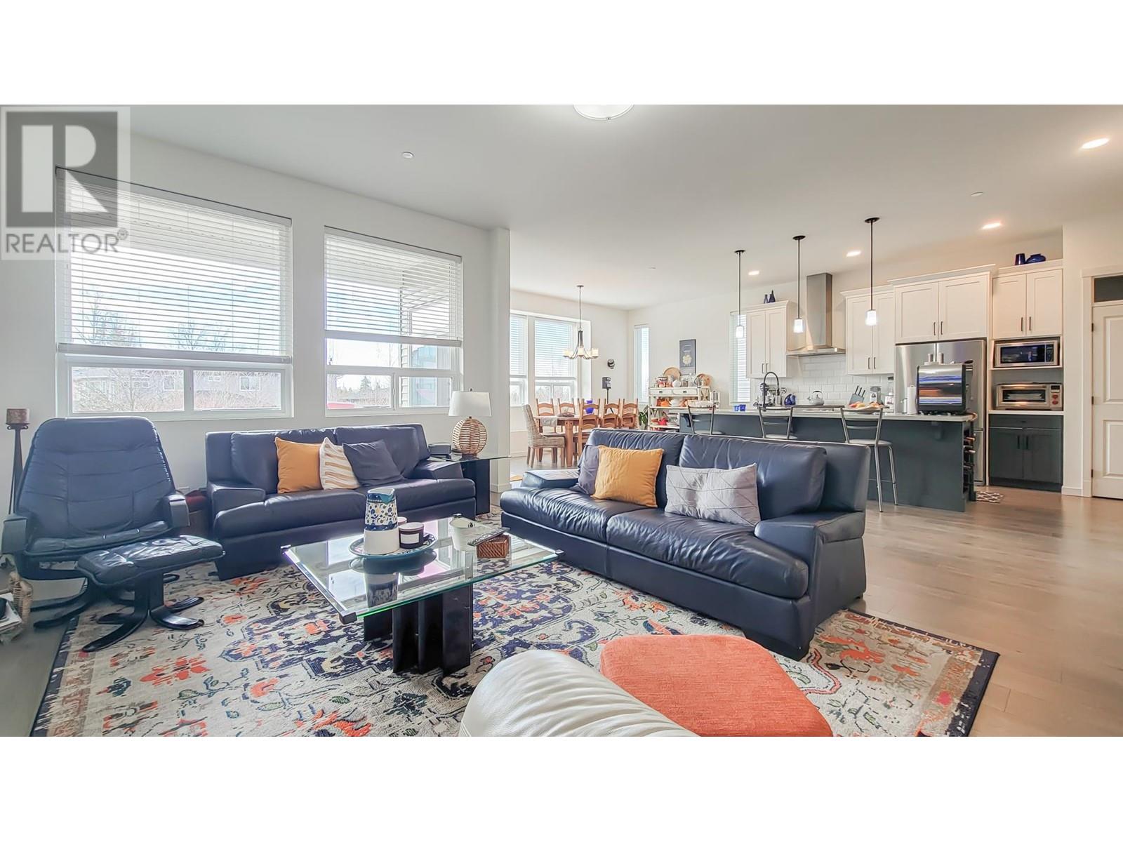 Photo 3 of 24670 106 Avenue, Maple Ridge BC