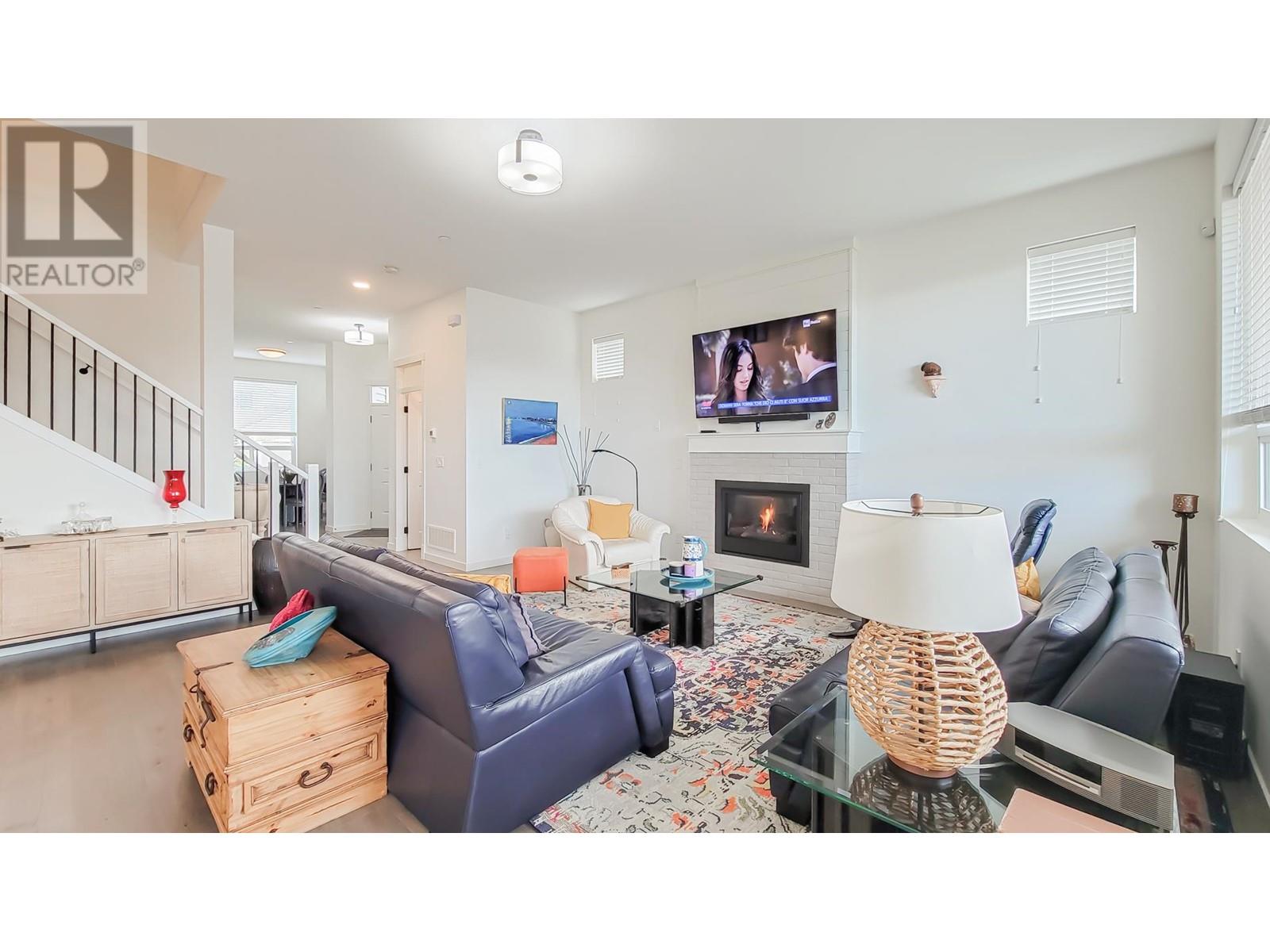 Photo 2 of 24670 106 Avenue, Maple Ridge BC