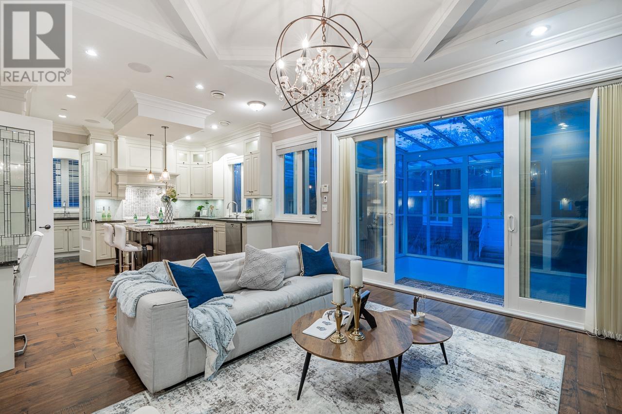 Photo 4 of 3741 W 37th Avenue, Vancouver BC