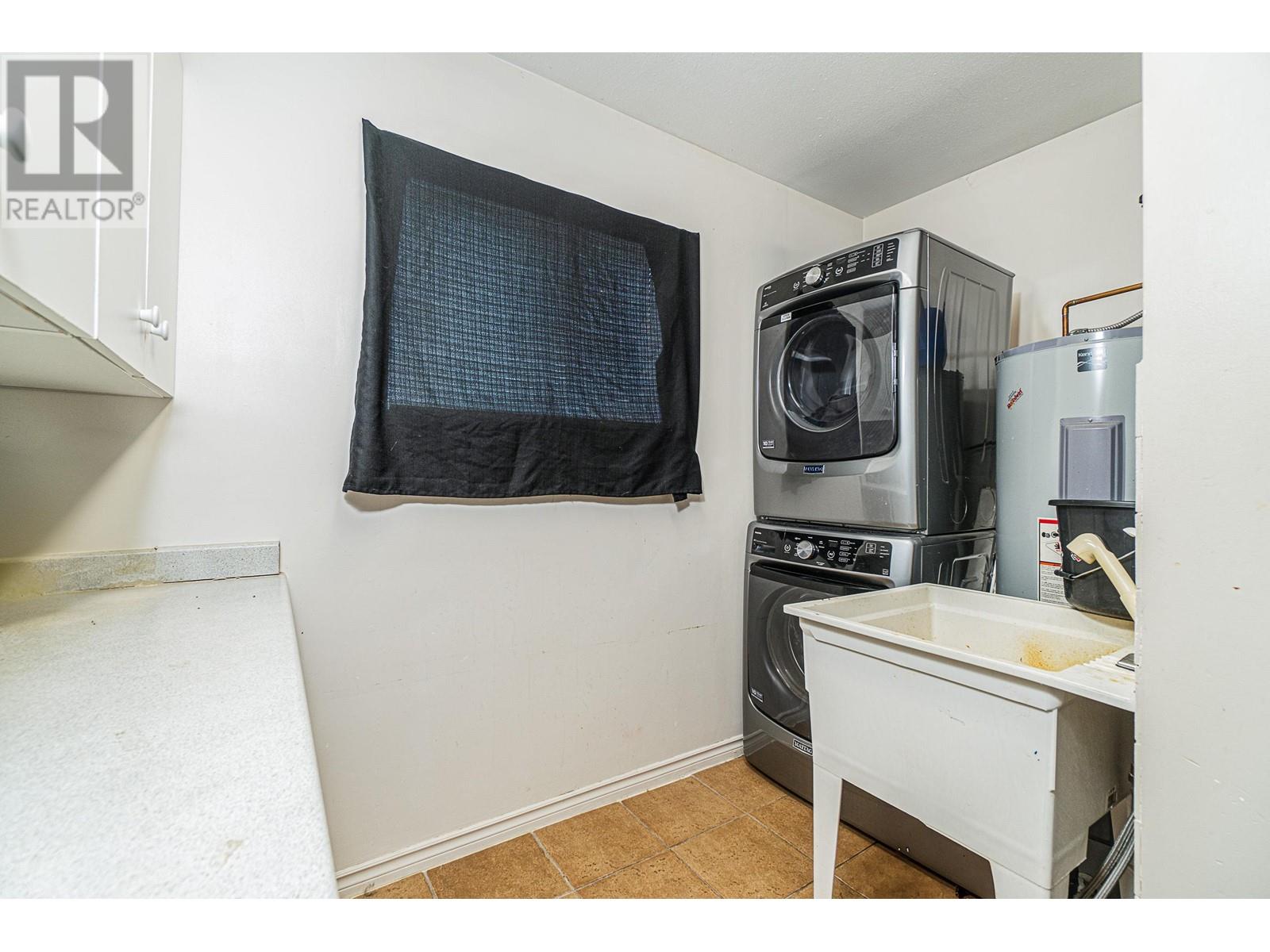 Photo 2 of 11861 Gee Street, Maple Ridge BC