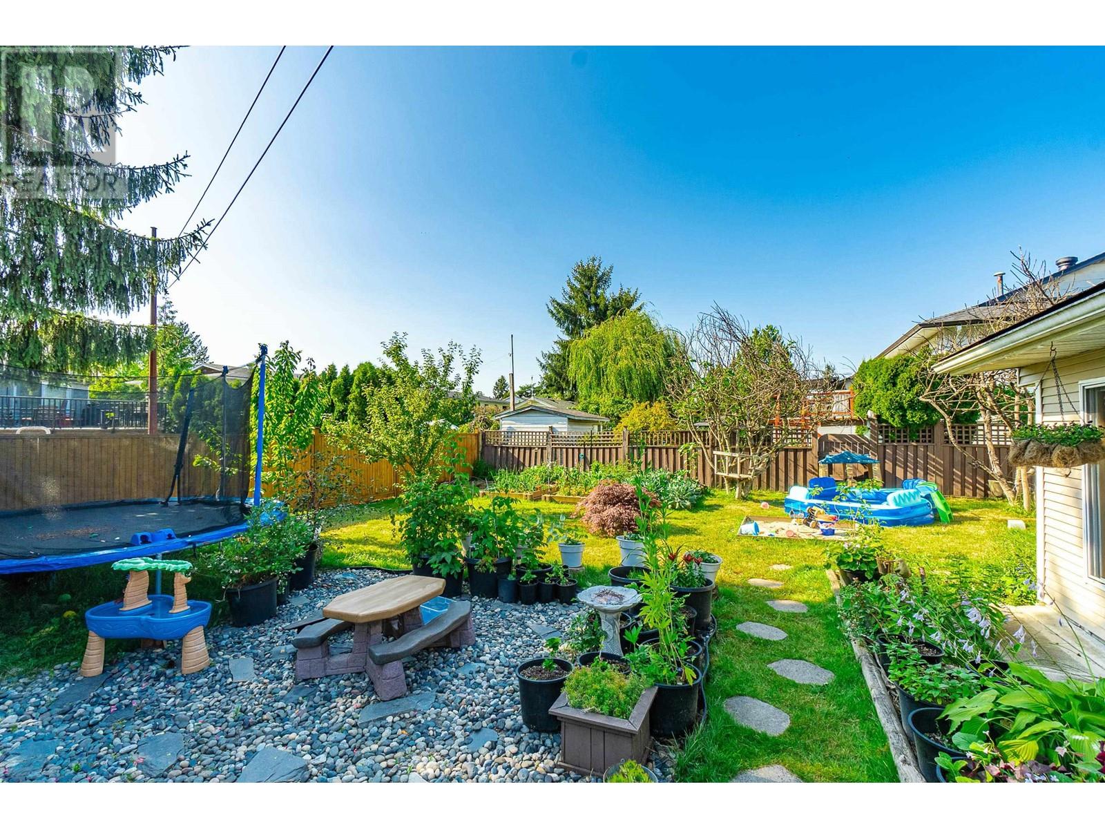 Photo 15 of 11861 Gee Street, Maple Ridge BC