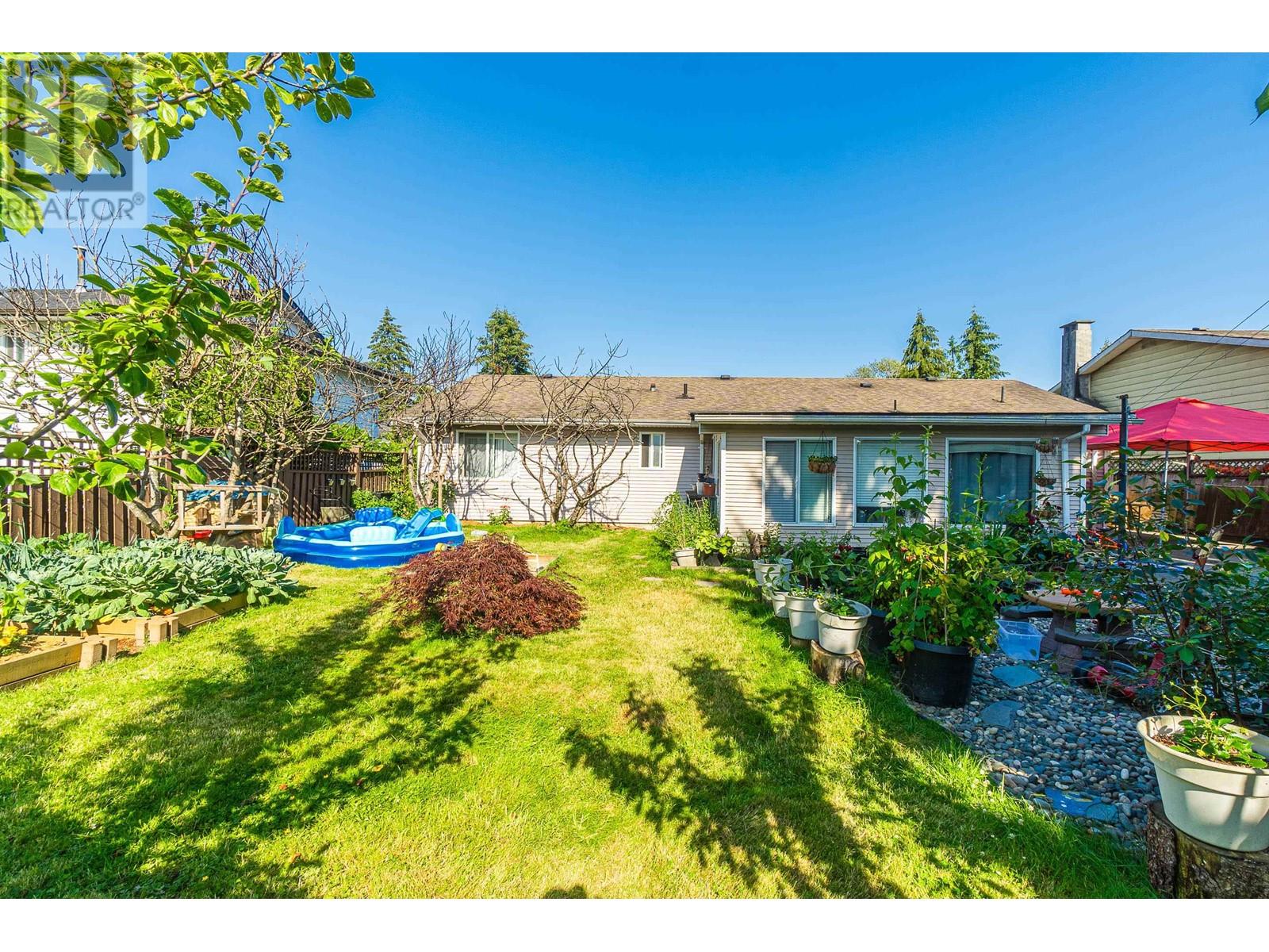 Photo 10 of 11861 Gee Street, Maple Ridge BC