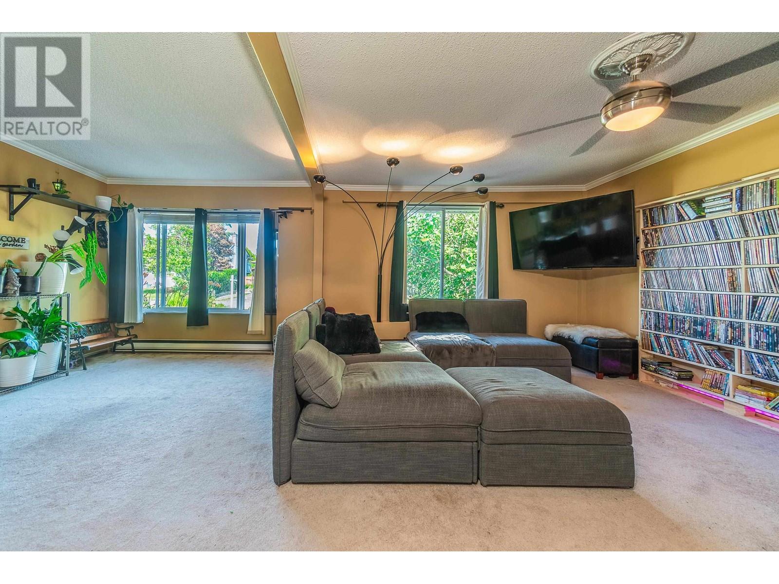 Photo 4 of 11861 Gee Street, Maple Ridge BC