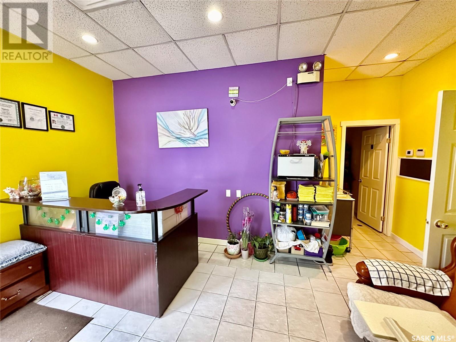 Photo 3 of 1702 Idylwyld Drive N, Saskatoon SK