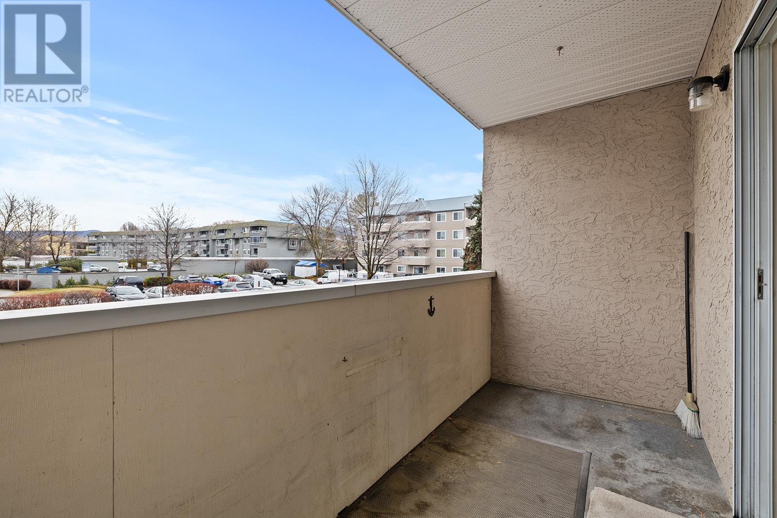 208 3160 De Montreuil Court, Kelowna