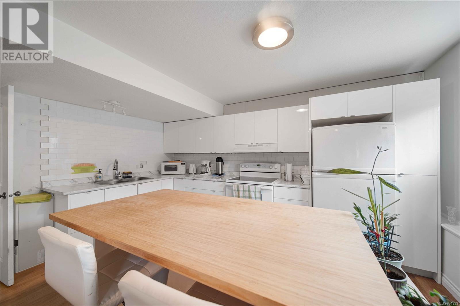 492 Poets Trail Dr, Nanaimo real estate listing 984999