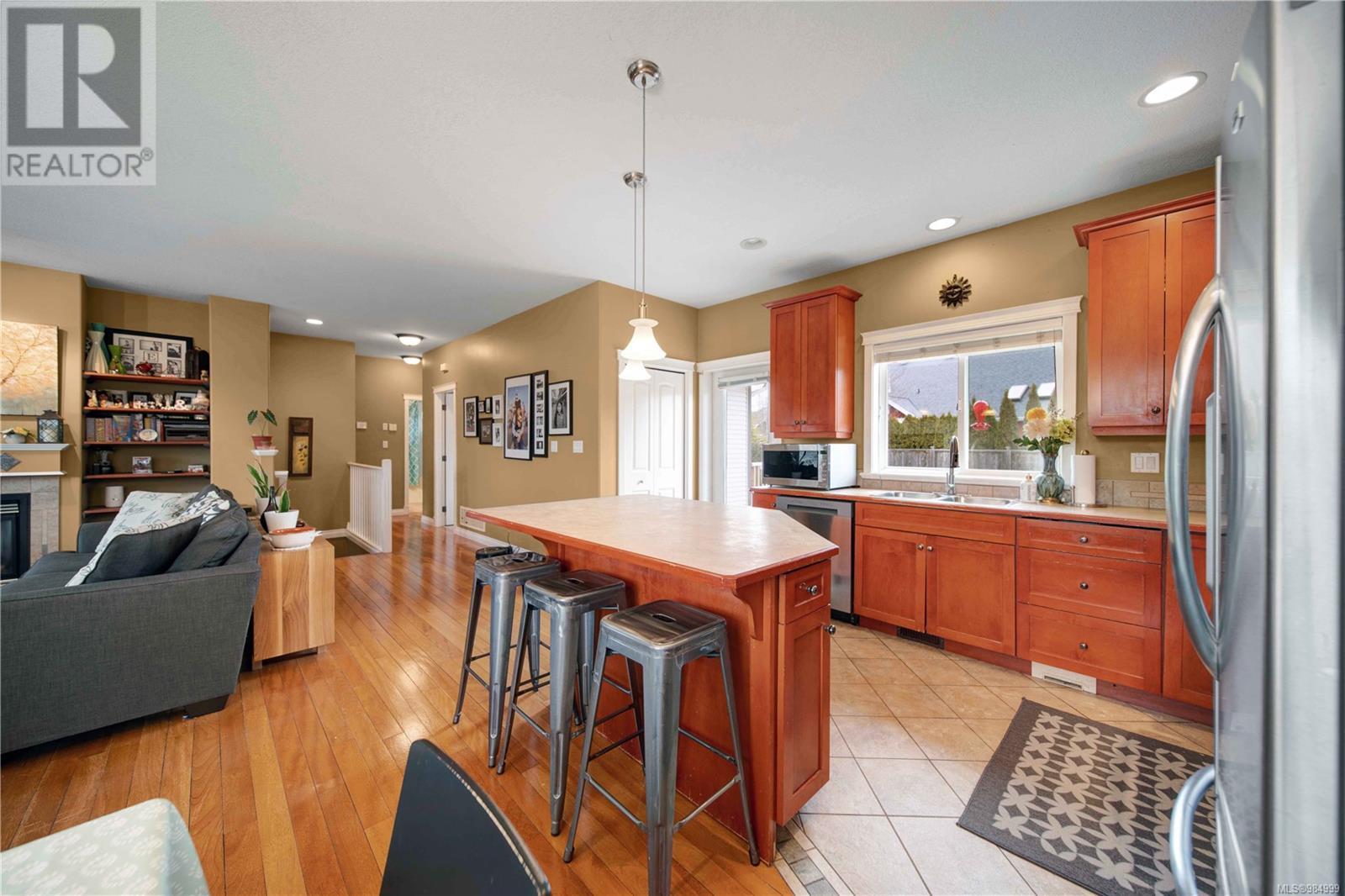 492 Poets Trail Dr, Nanaimo real estate listing 984999