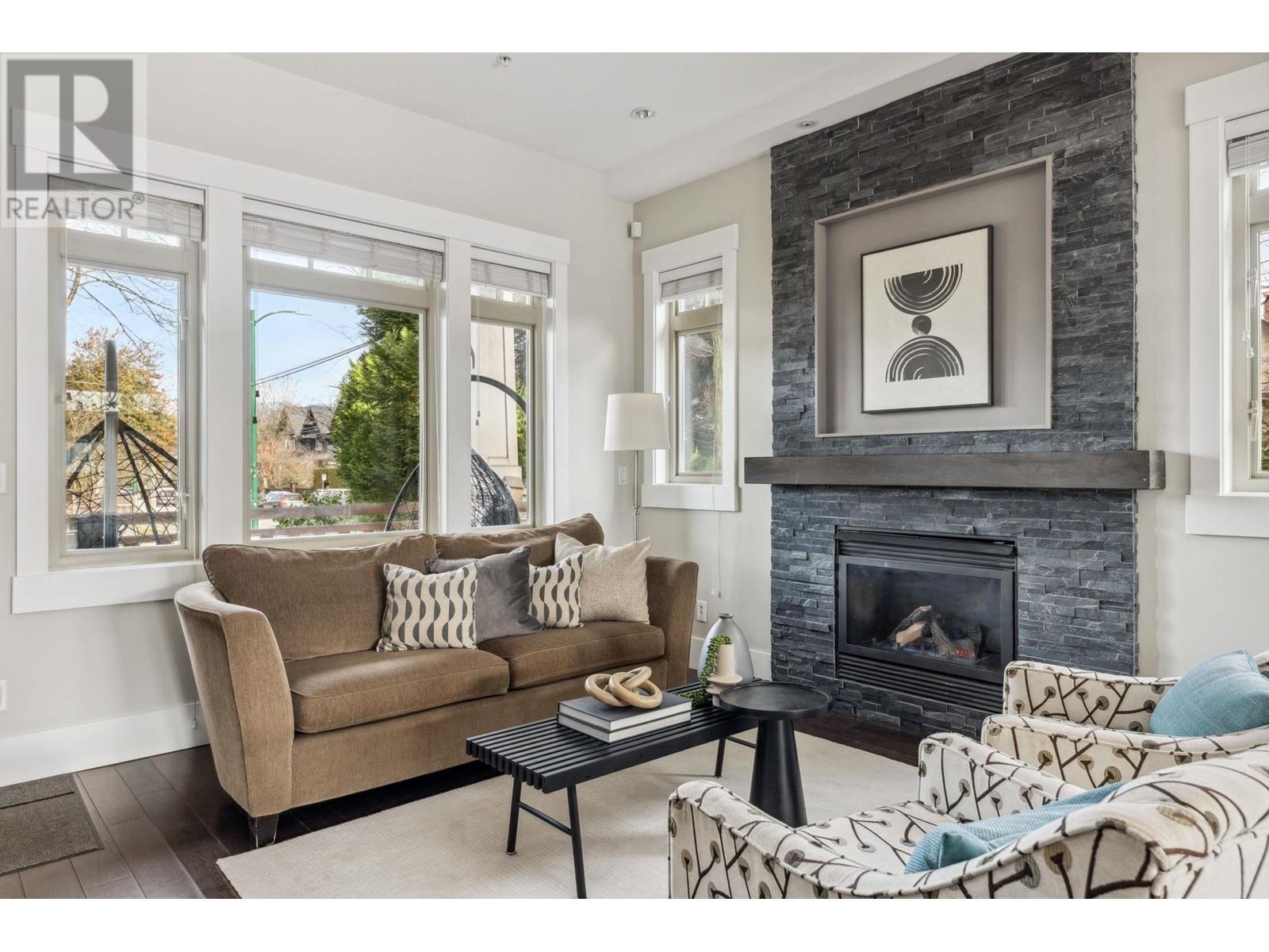 2806 W 7TH AVENUE, Vancouver