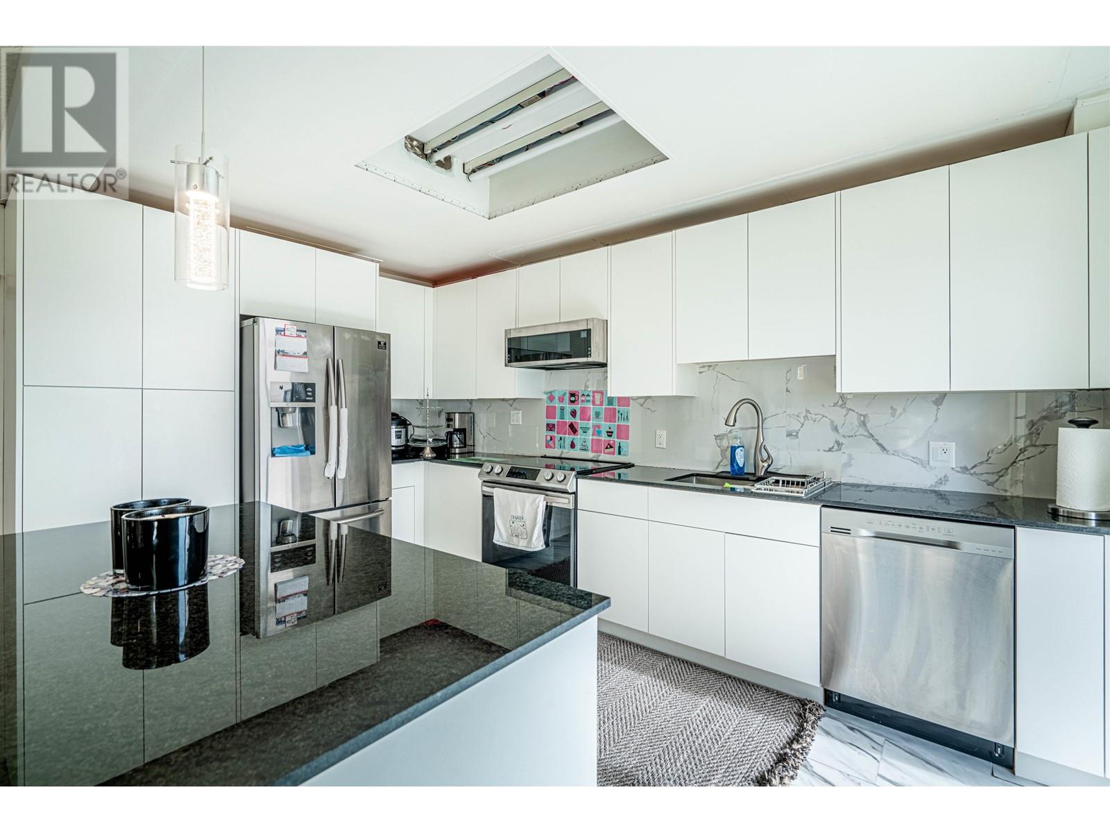 2150 NELSON AVENUE, West Vancouver
