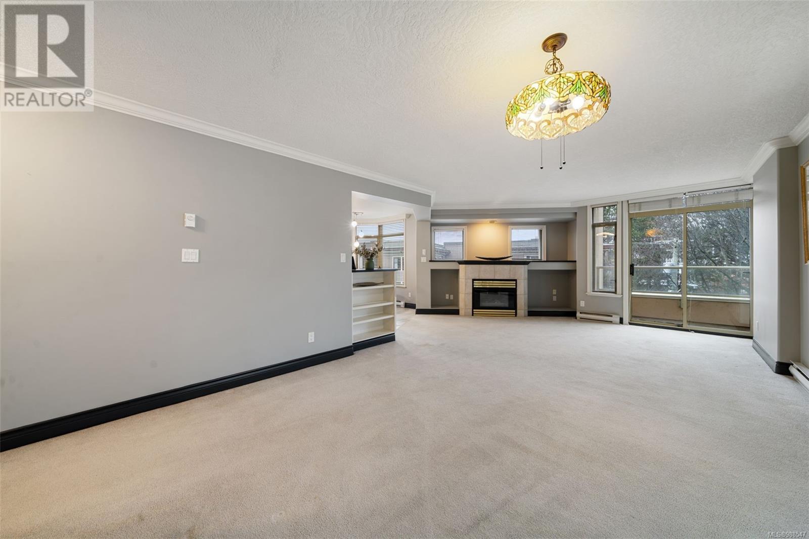304 605 Douglas St, Victoria