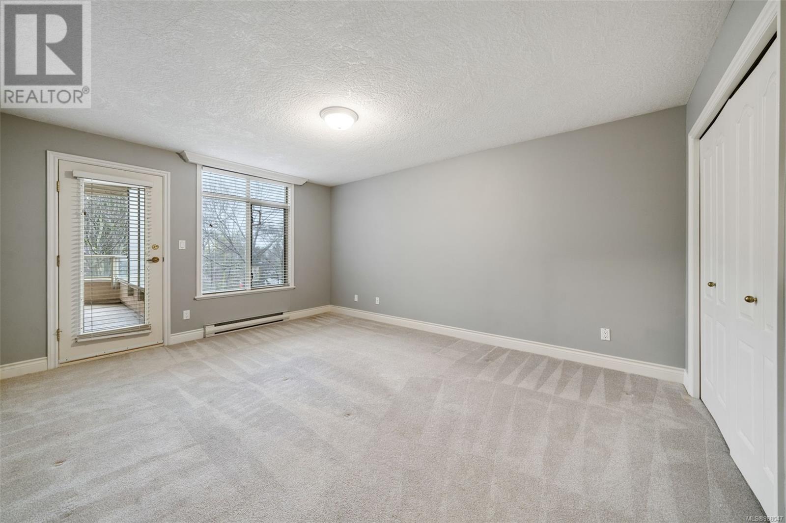 304 605 Douglas St, Victoria