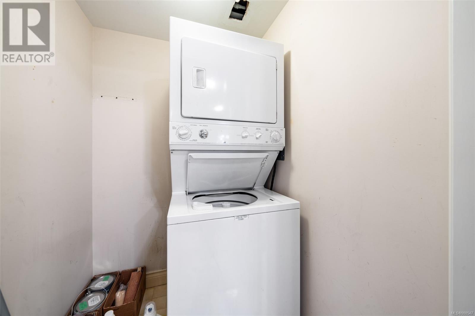 304 605 Douglas St, Victoria