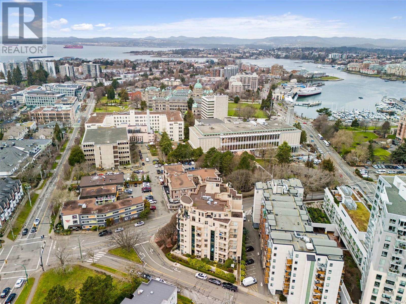 304 605 Douglas St, Victoria