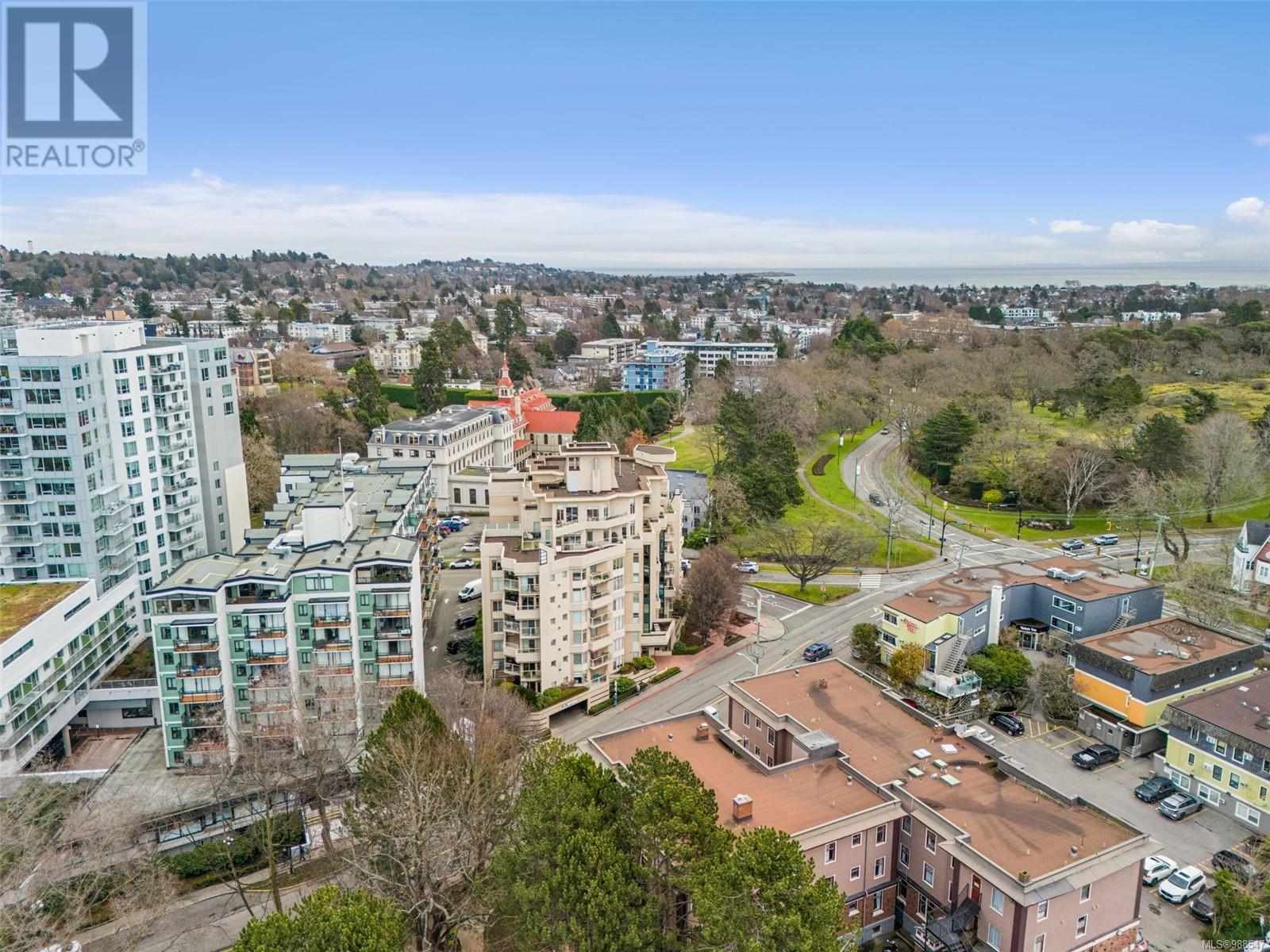304 605 Douglas St, Victoria