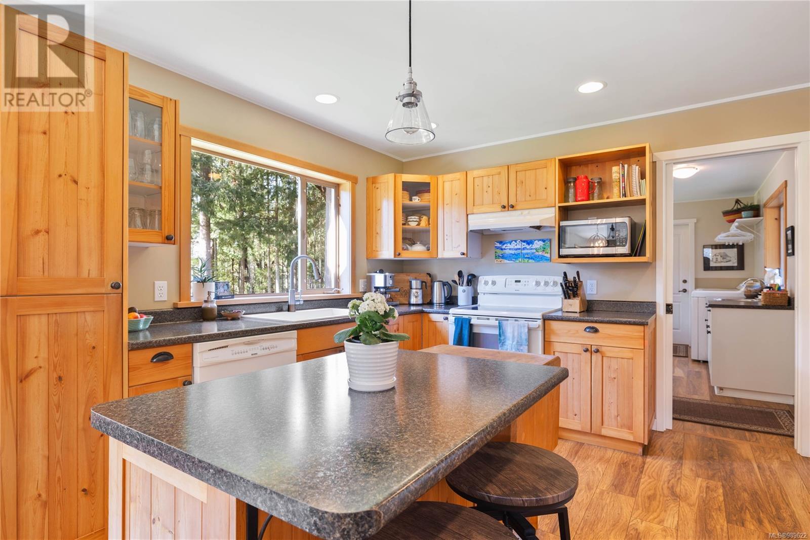  877 Sunset Drive, Salt Spring