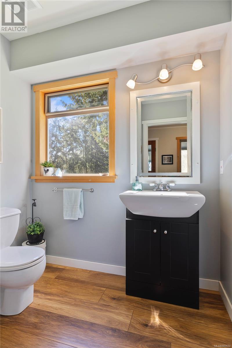  877 Sunset Drive, Salt Spring