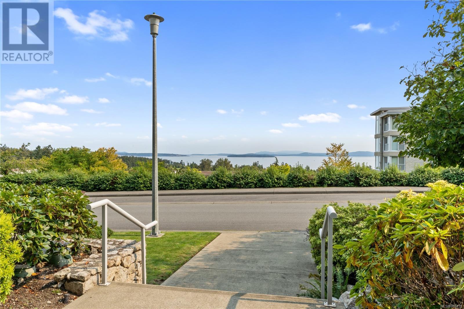 Photo 41 of 402 748 Sayward Hill Terr, Saanich BC