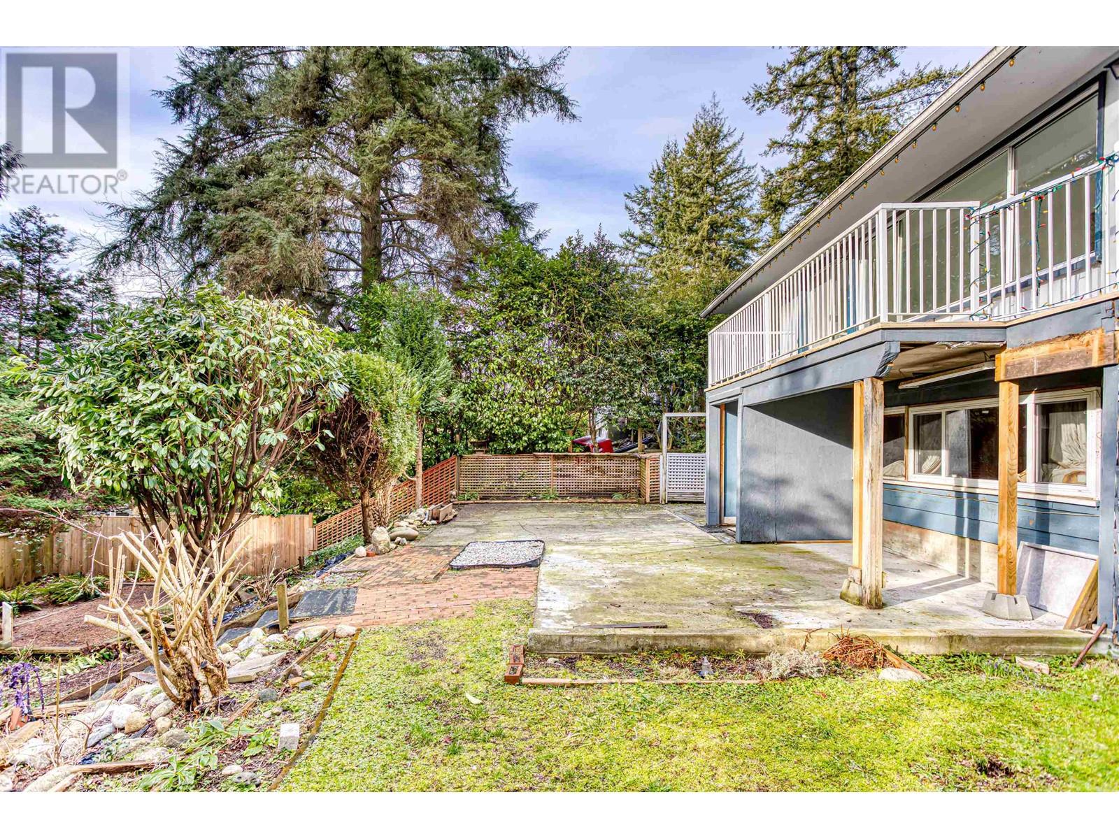 Photo 6 of 1025 Ridgewood Drive, North Vancouver BC