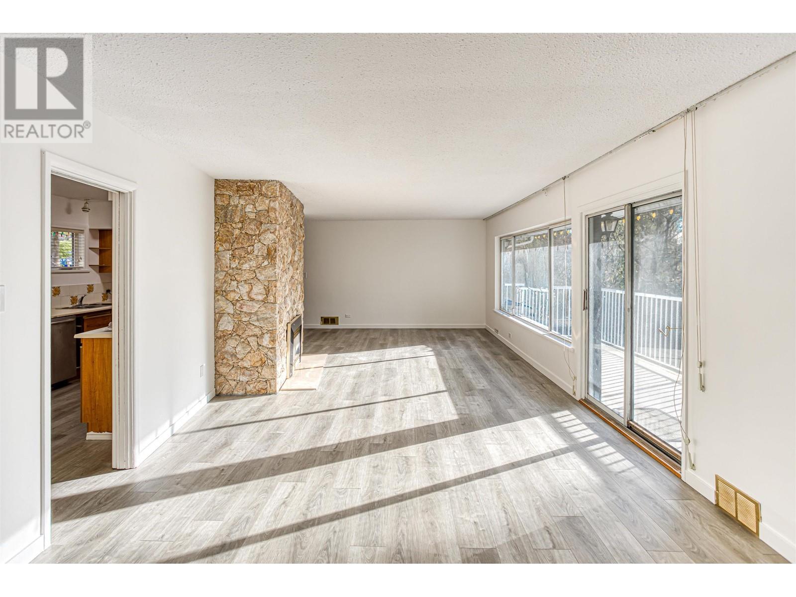 Photo 11 of 1025 Ridgewood Drive, North Vancouver BC