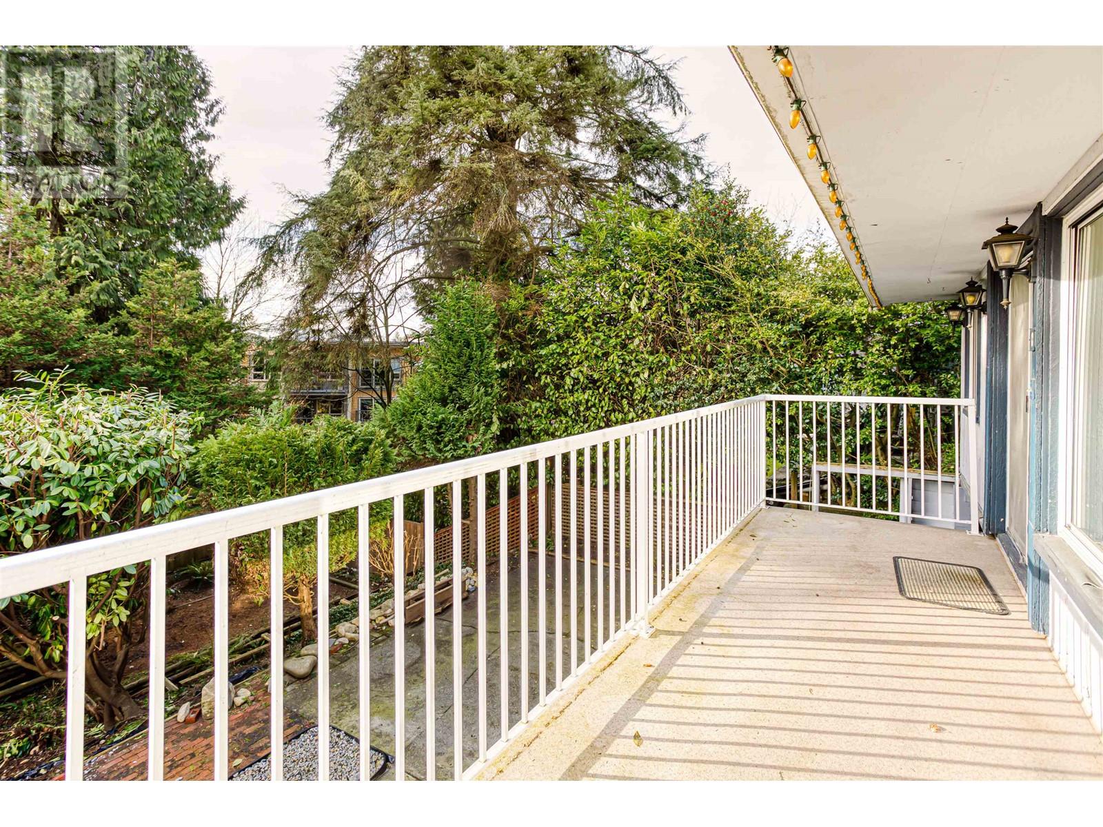 Photo 8 of 1025 Ridgewood Drive, North Vancouver BC