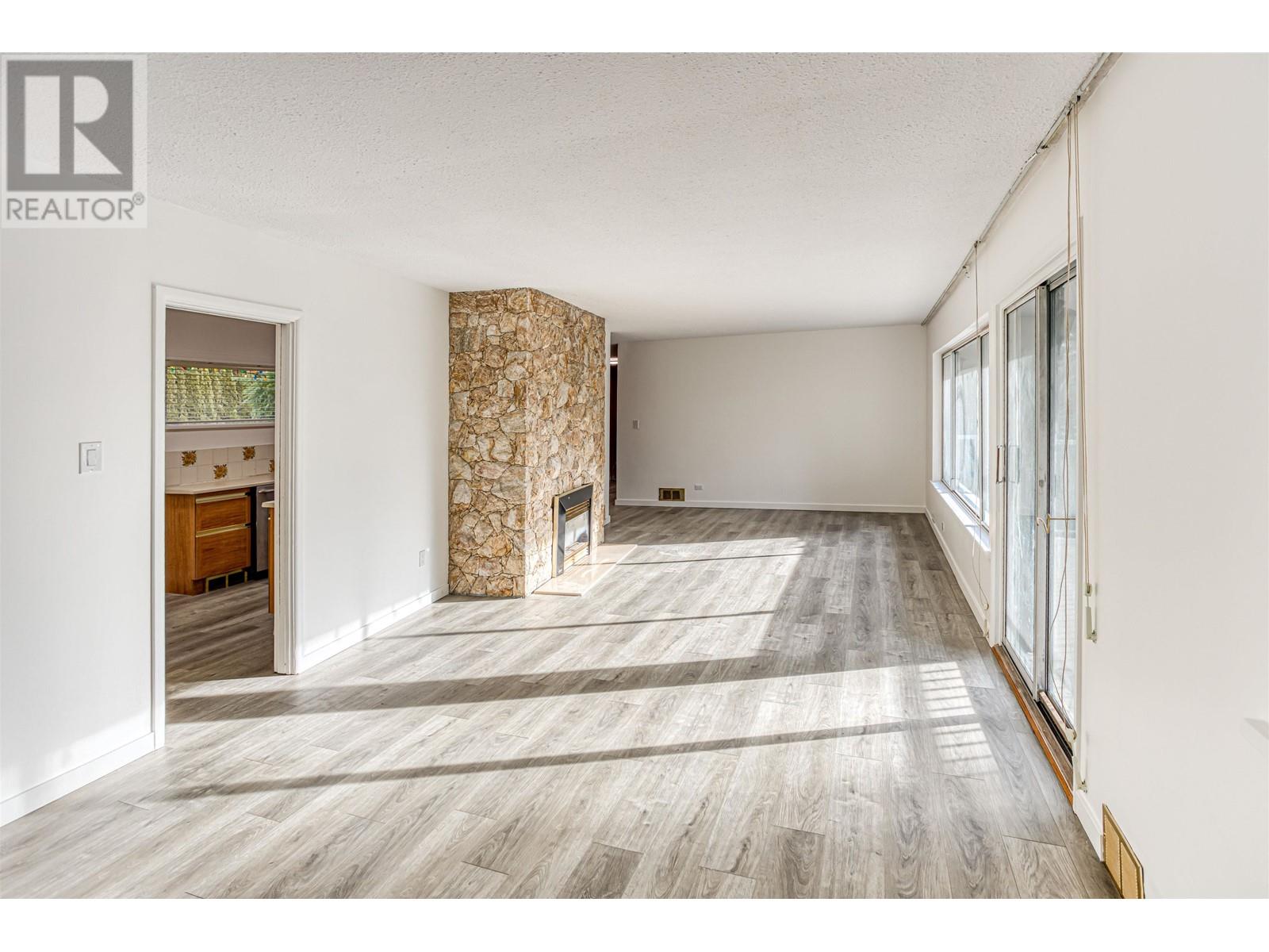 Photo 13 of 1025 Ridgewood Drive, North Vancouver BC