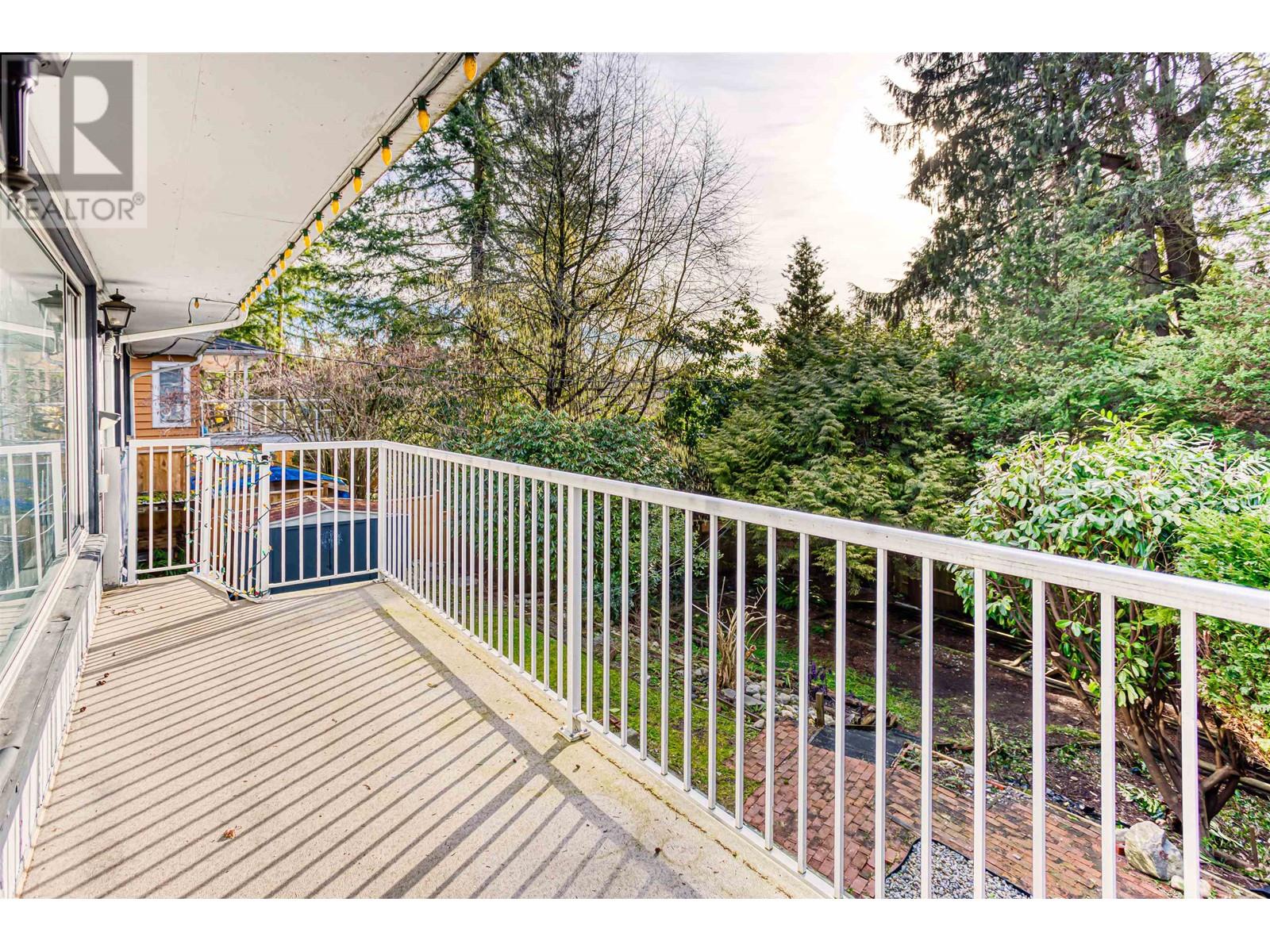 Photo 9 of 1025 Ridgewood Drive, North Vancouver BC