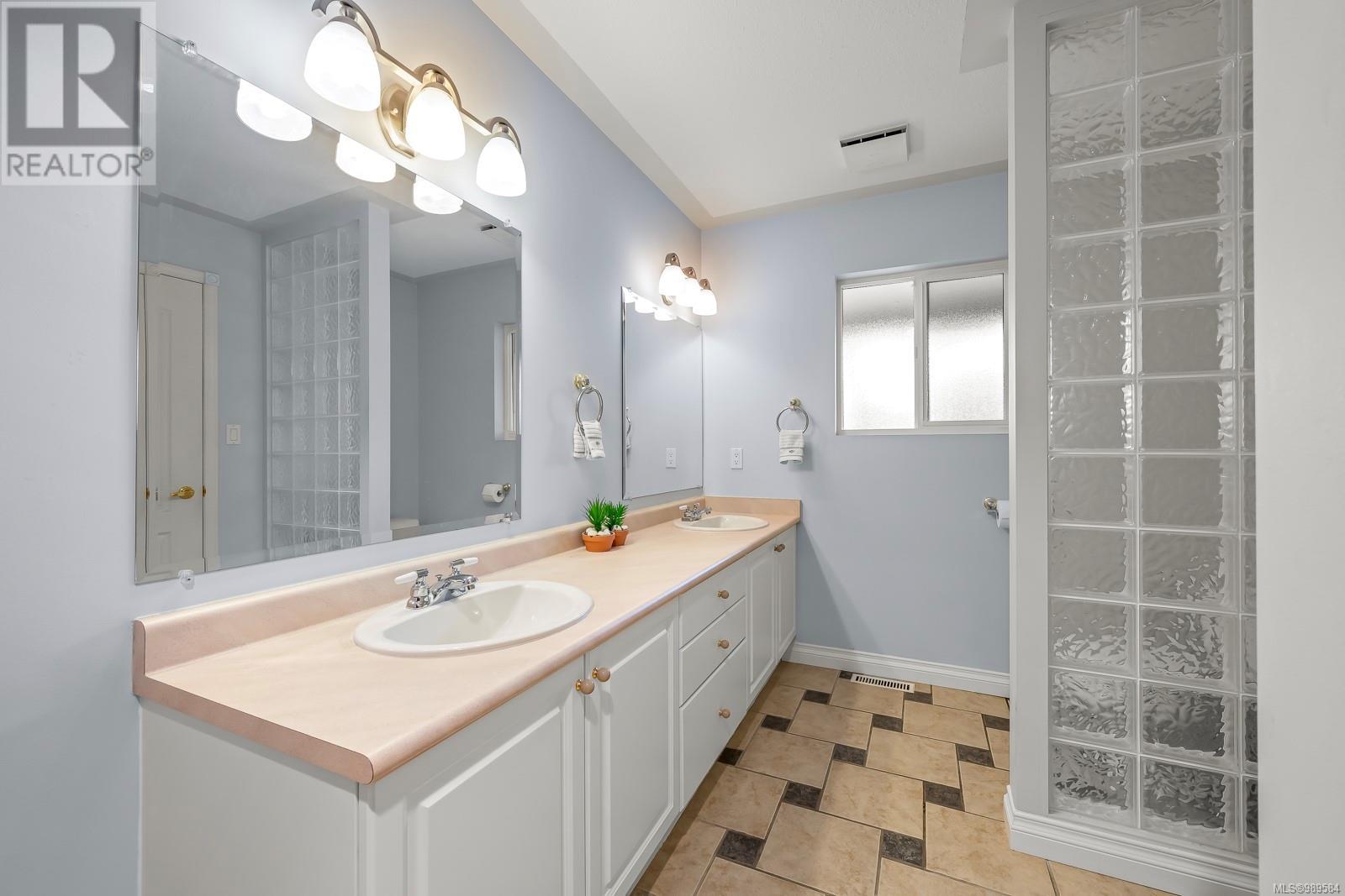 1697 Swan Cres, Courtenay real estate listing 989584