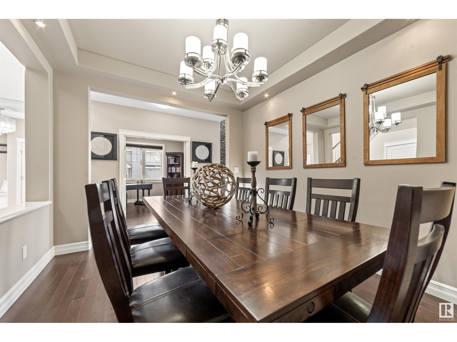8996 24 AV SW, Edmonton