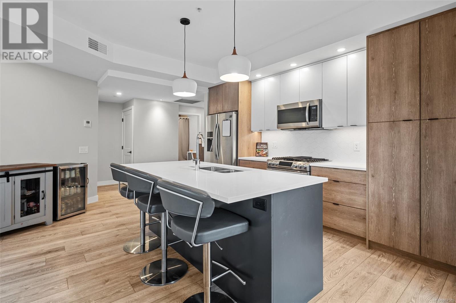 202 950 Whirlaway Cres, Langford real estate listing 987503
