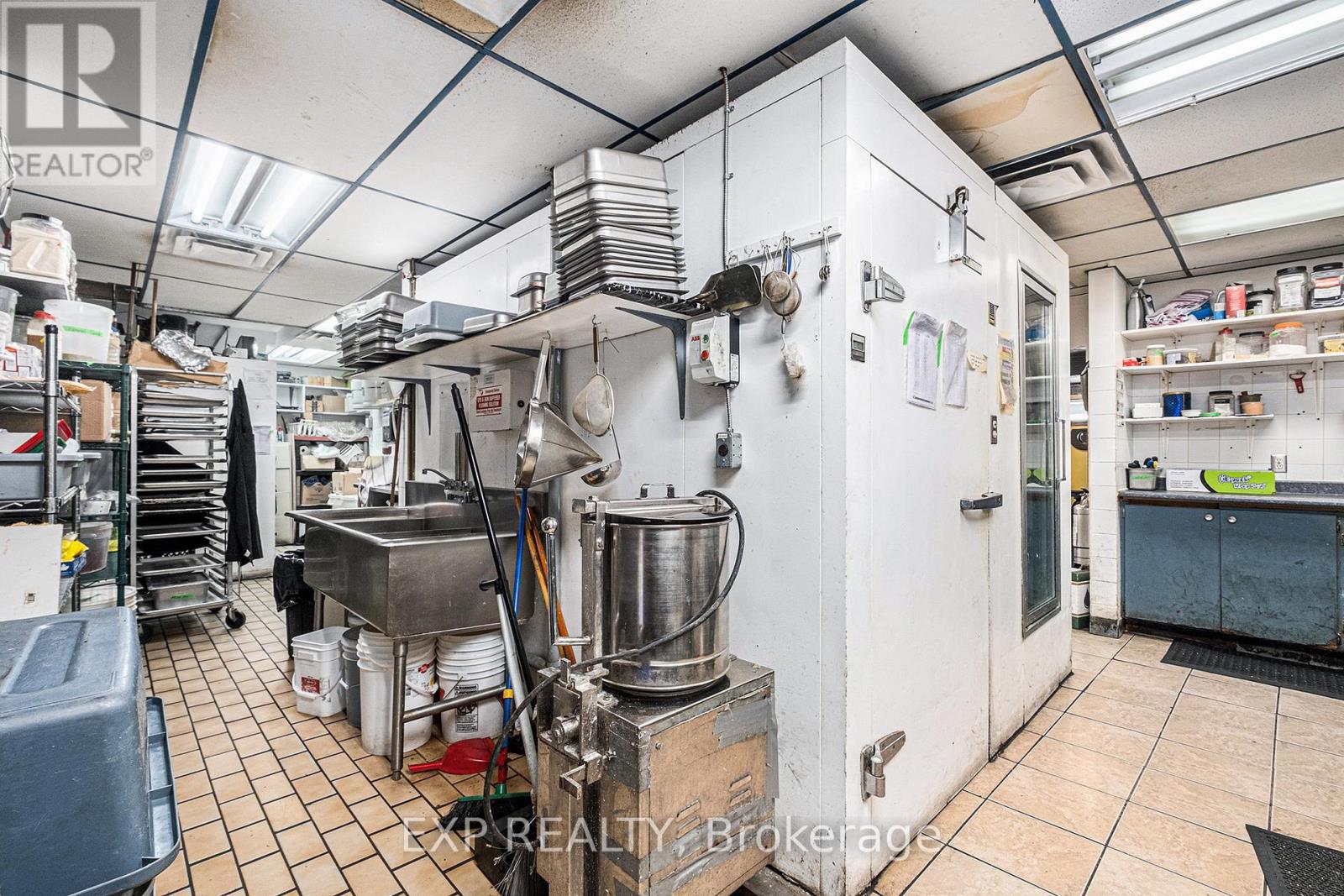 Photo 8 of 1 704 Fourteenth Street W, Cornwall ON