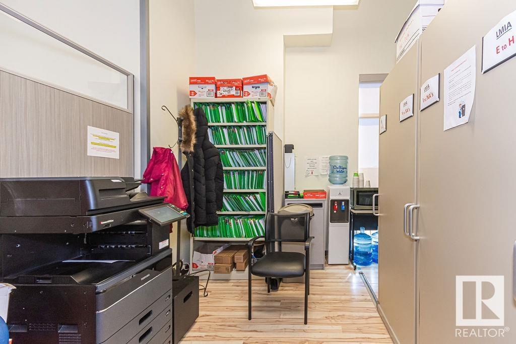 Photo 16 of 208 4935 55 Av Nw, Edmonton AB