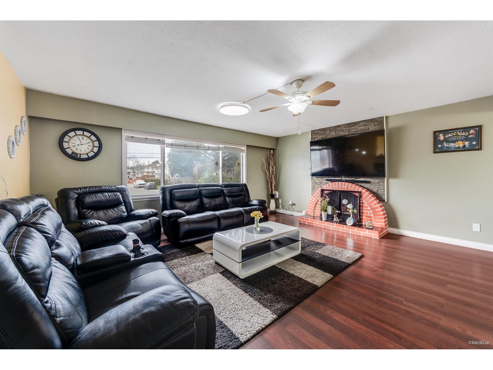 Photo 2 of 13553 84 Avenue, Surrey BC