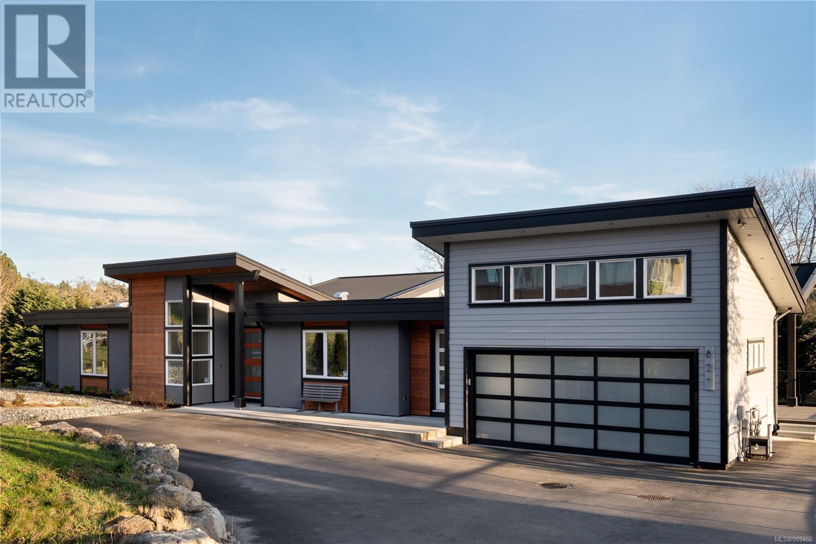 827 Royal Oak Avenue, Saanich