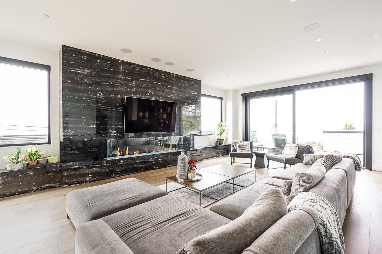 1228 EVERALL STREET, White Rock real estate listing R2970620