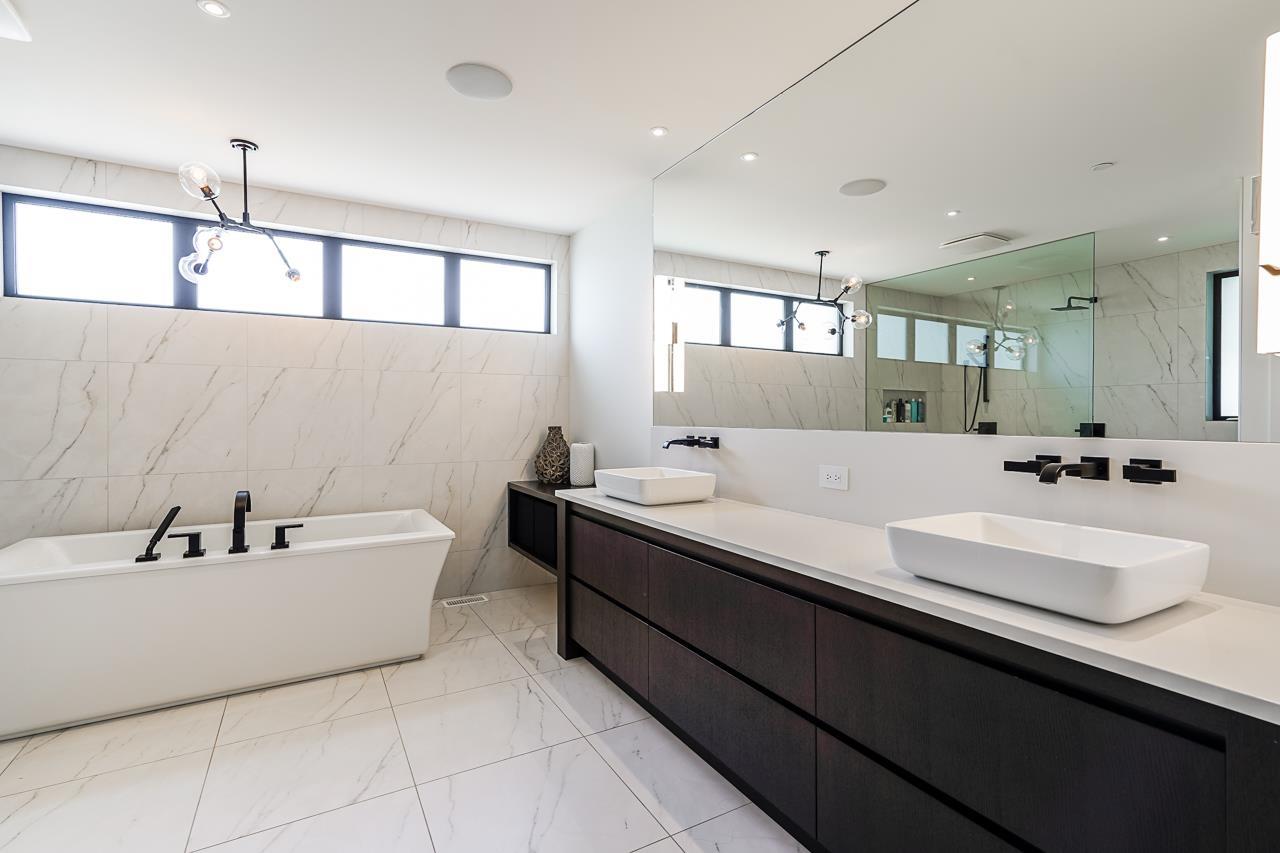 1228 EVERALL STREET, White Rock real estate listing R2970620