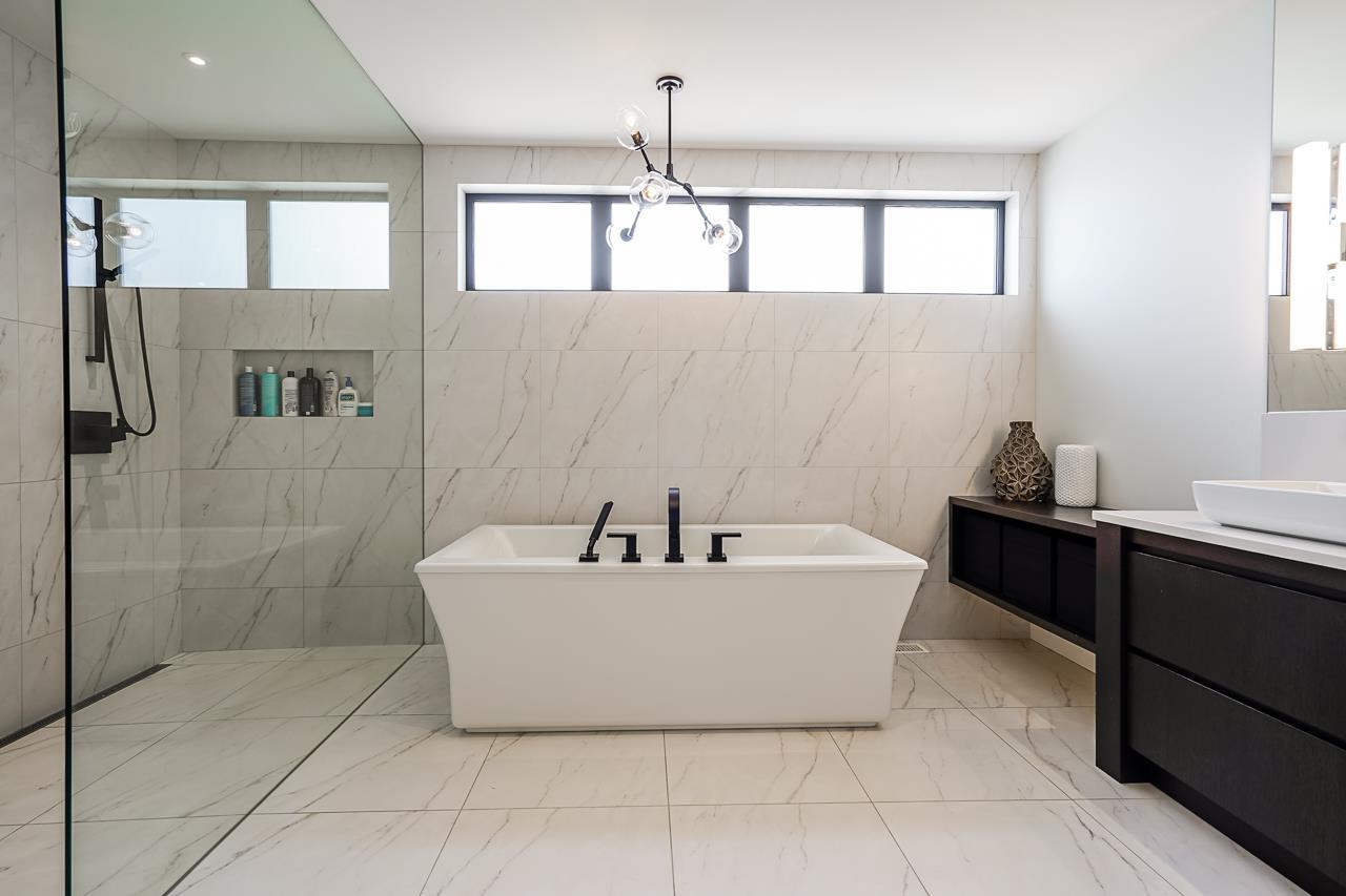 1228 EVERALL STREET, White Rock real estate listing R2970620