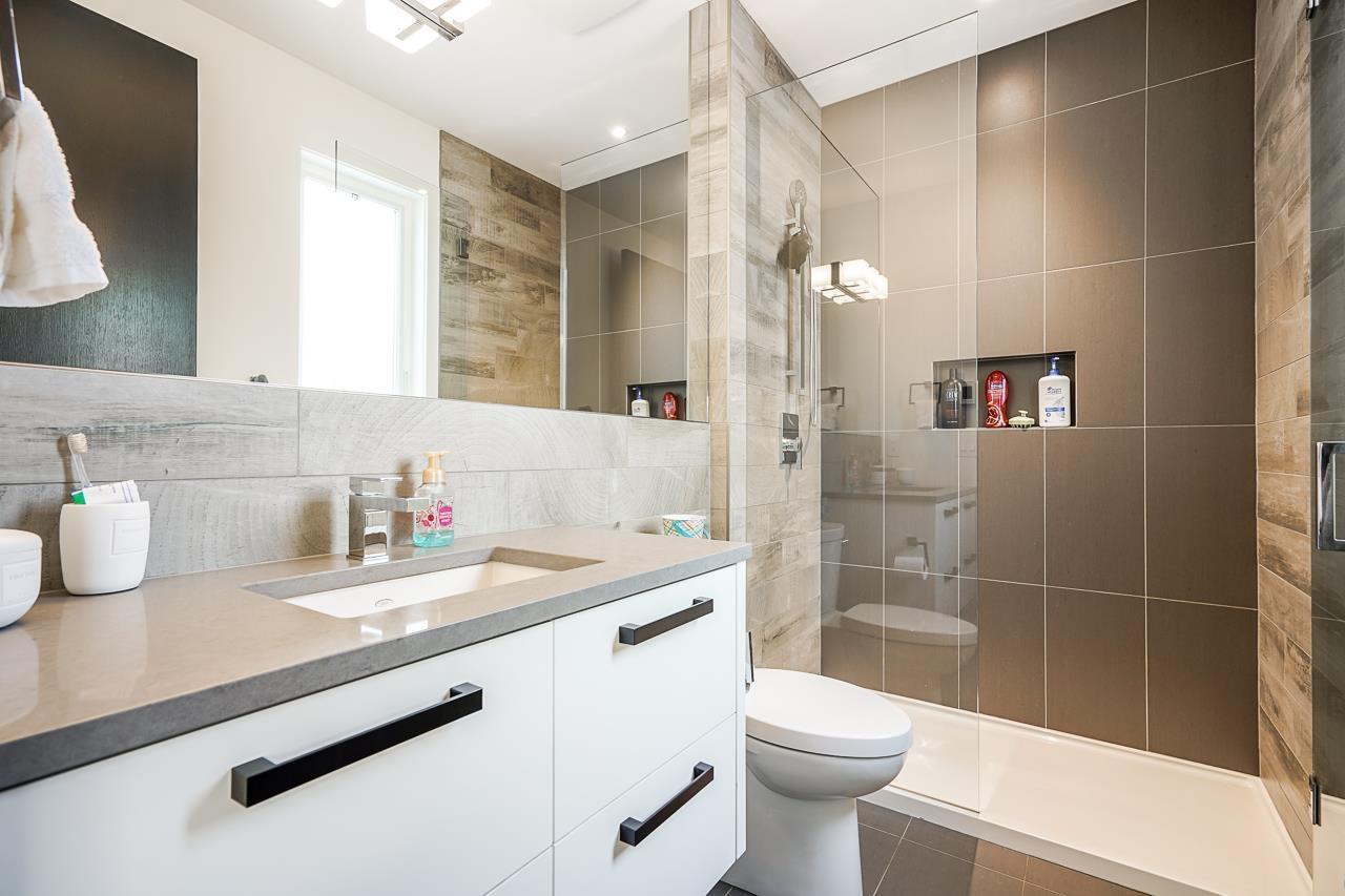 1228 EVERALL STREET, White Rock real estate listing R2970620