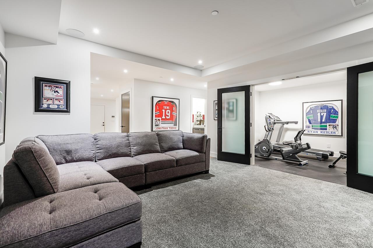 1228 EVERALL STREET, White Rock real estate listing R2970620