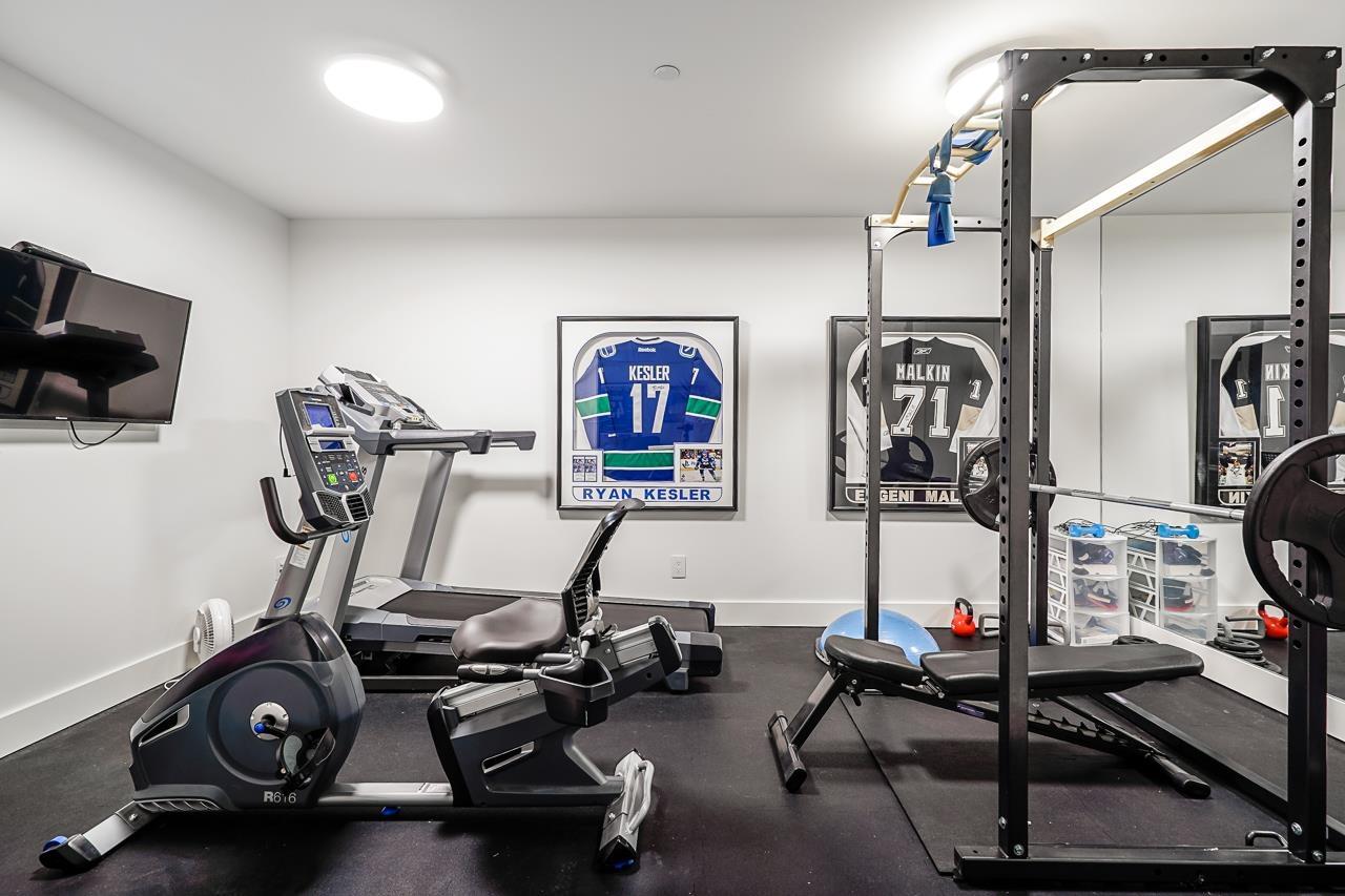 1228 EVERALL STREET, White Rock real estate listing R2970620