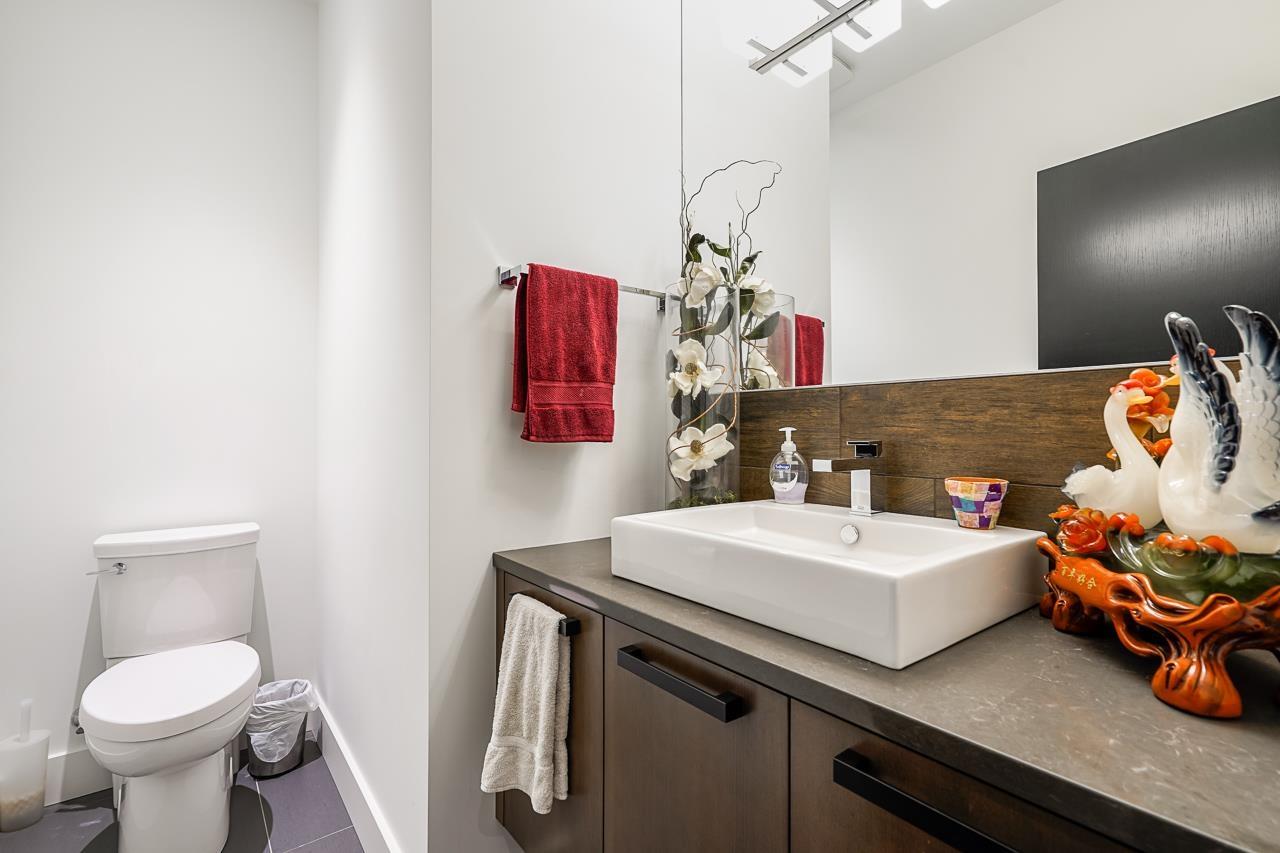 1228 EVERALL STREET, White Rock real estate listing R2970620