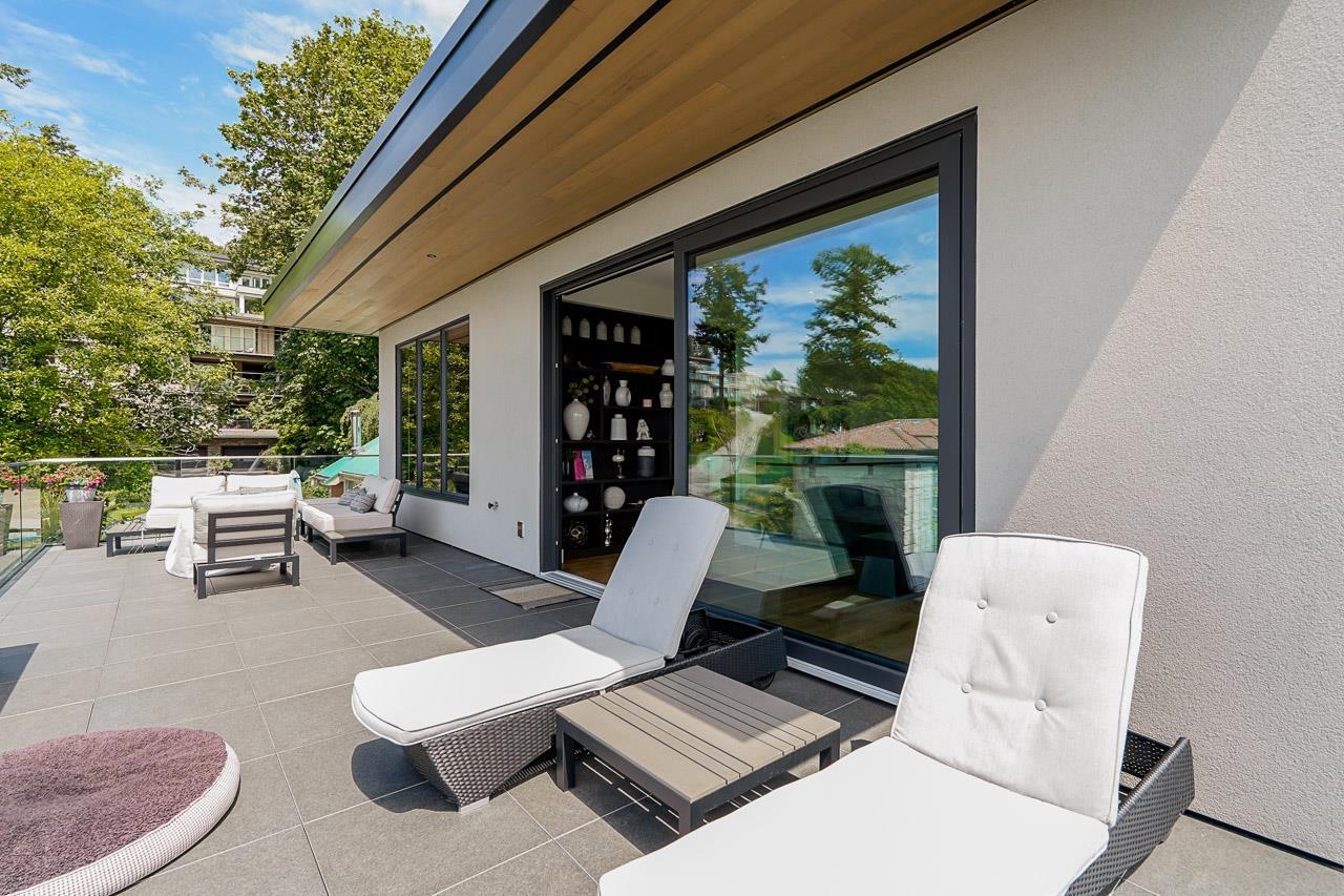 1228 EVERALL STREET, White Rock real estate listing R2970620