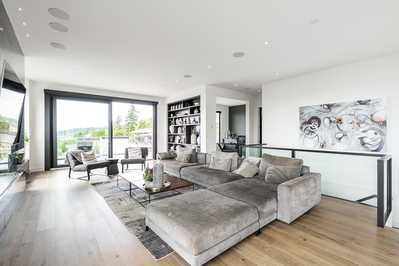 1228 EVERALL STREET, White Rock