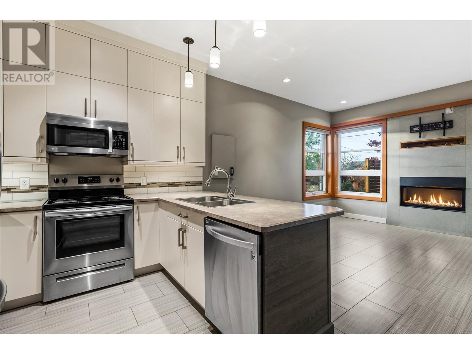  740 4 Avenue Southeast, Salmon Arm
