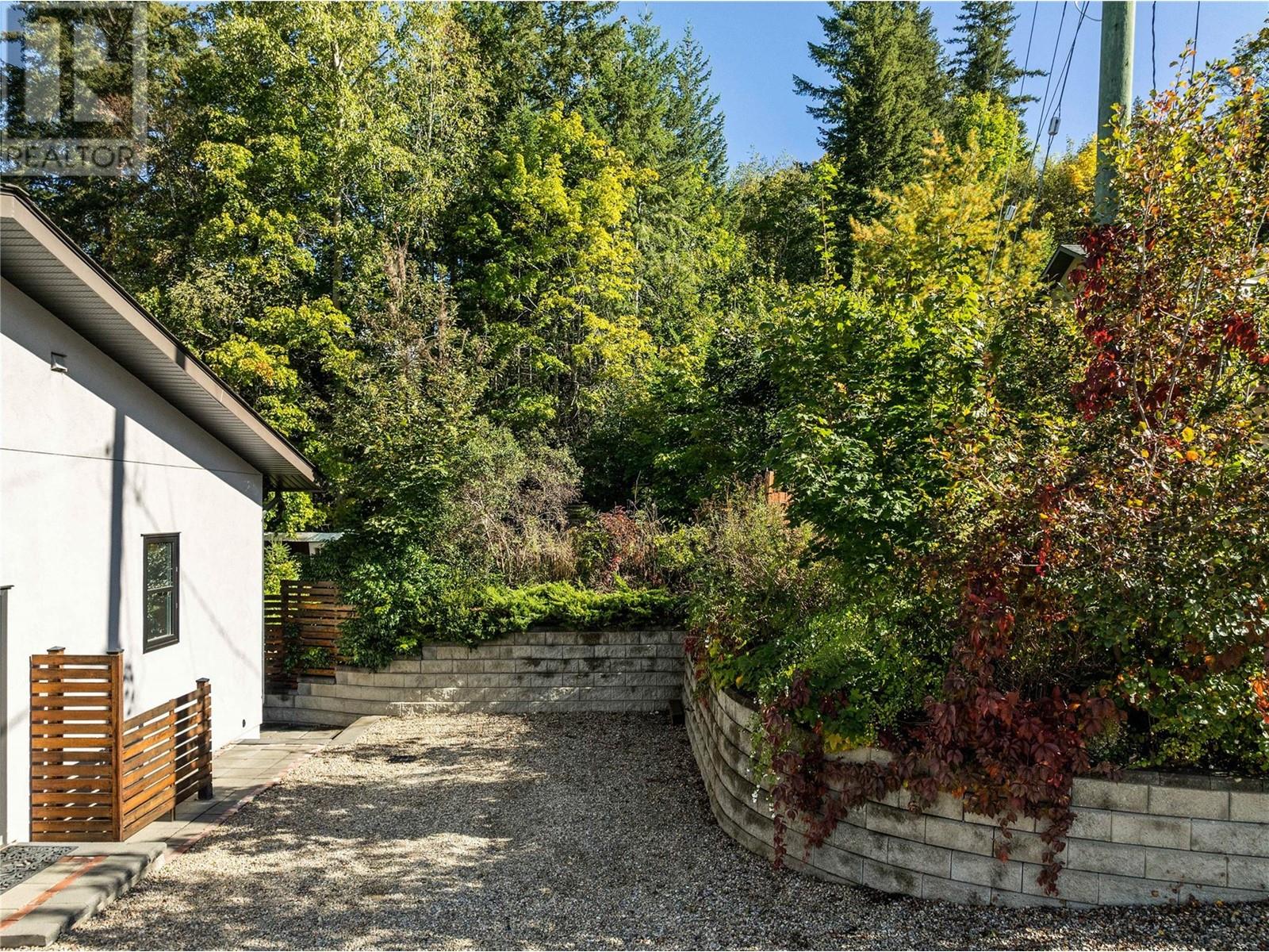  740 4 Avenue Southeast, Salmon Arm