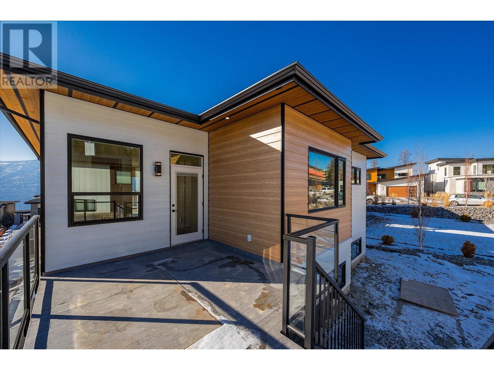 9489 Ledgestone Road, Lake Country