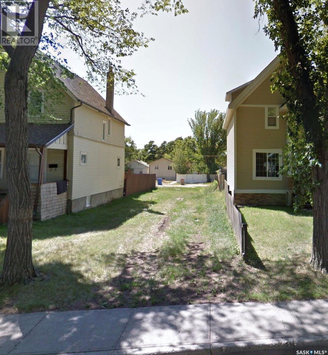 Photo 3 of 1556 Robinson Street, Regina SK