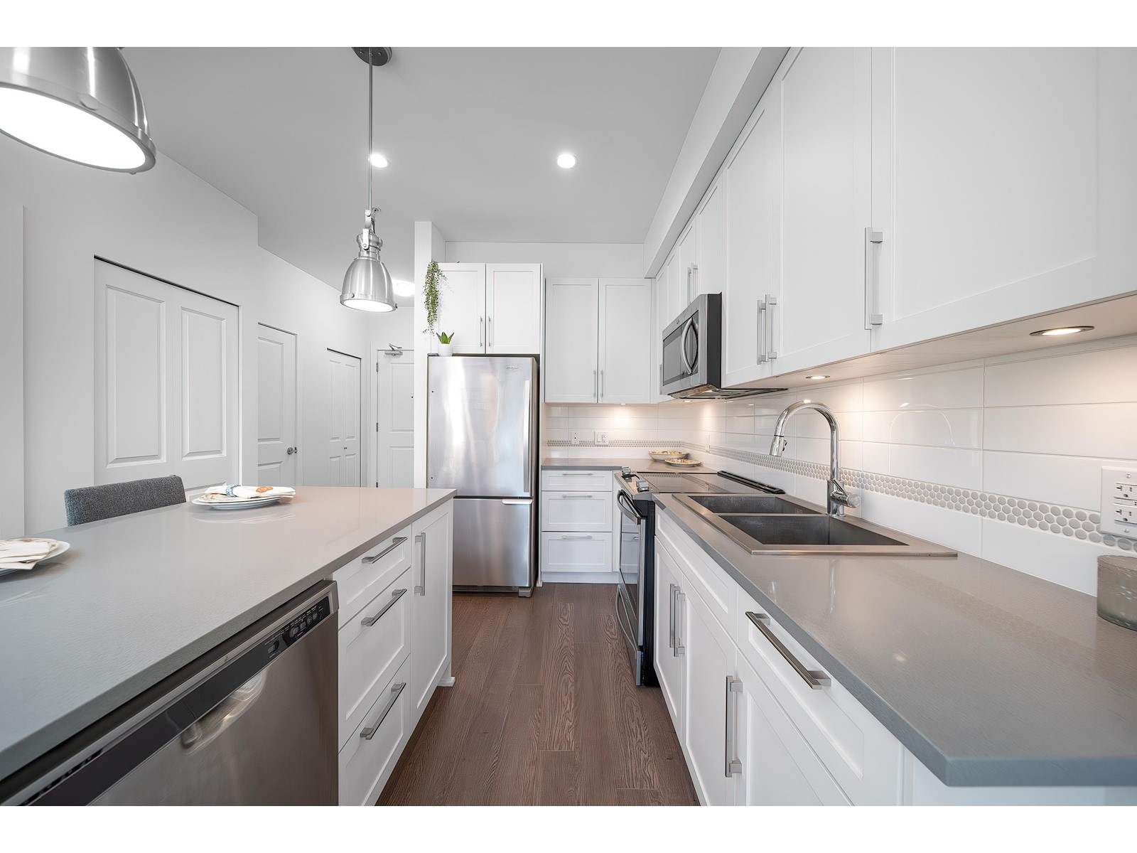 #113-8360 DELSOM, Delta