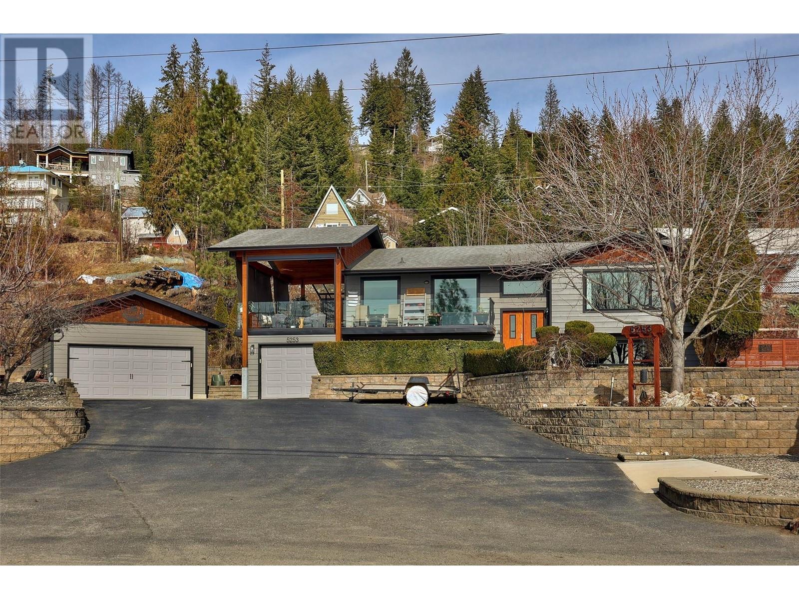 5253 Squilax Anglemont Highway, Celista