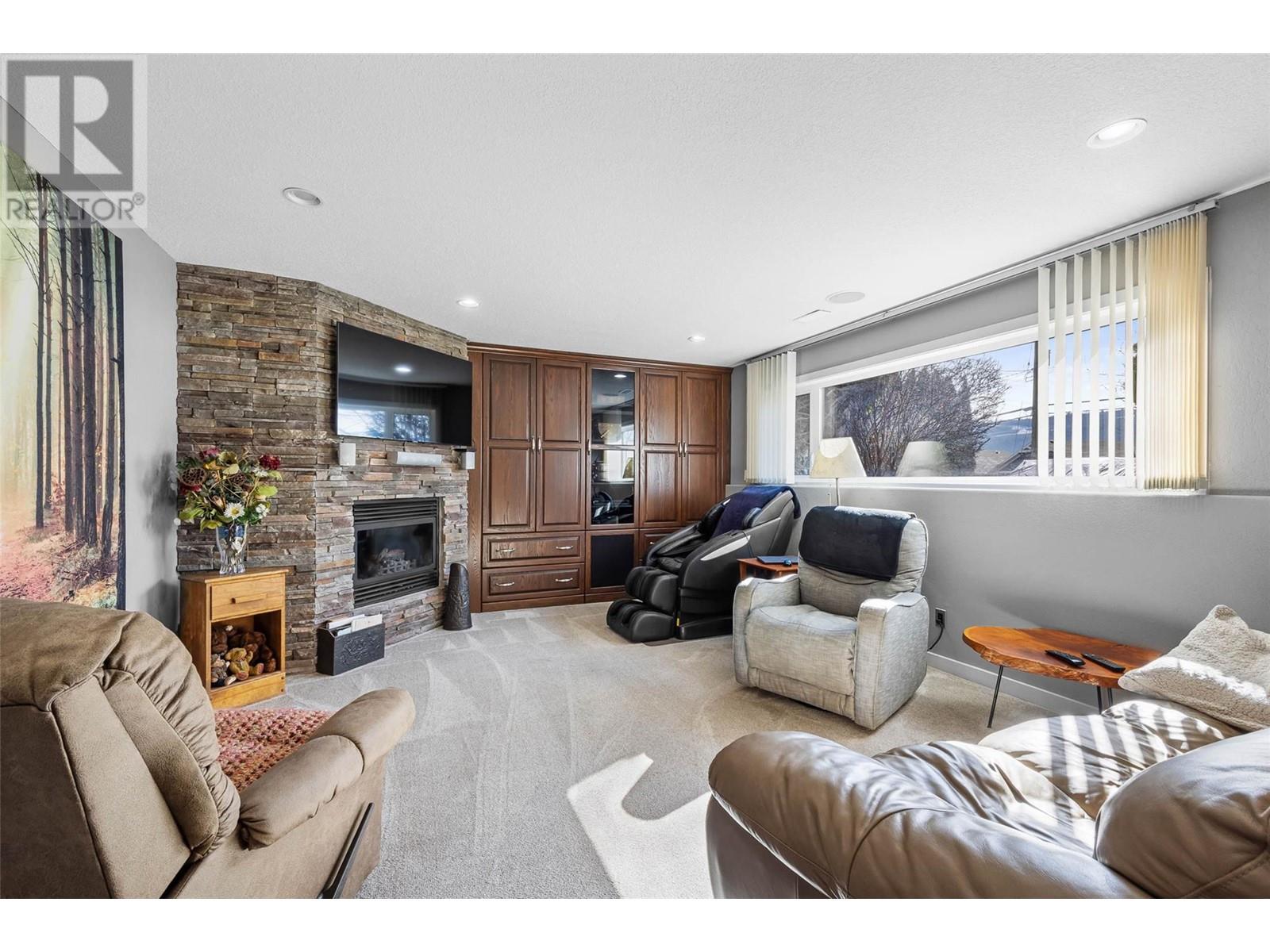  5253 Squilax Anglemont Highway, Celista