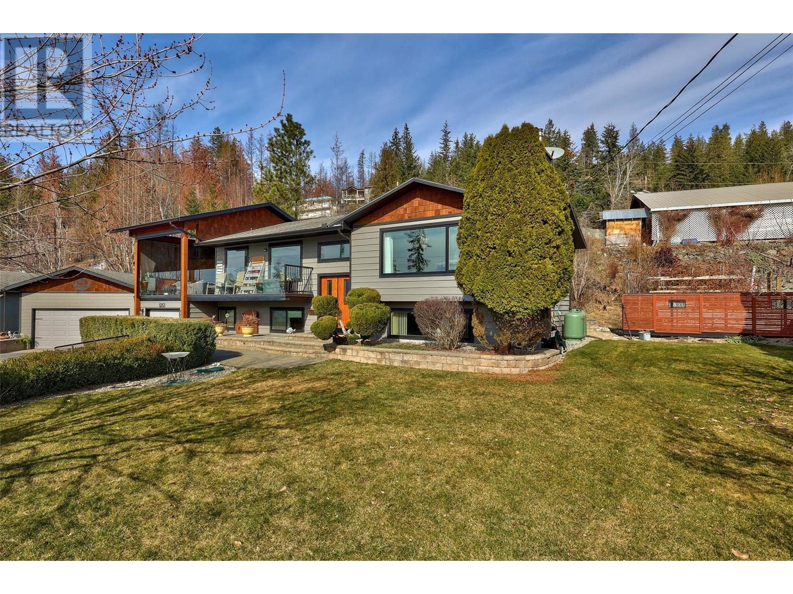  5253 Squilax Anglemont Highway, Celista